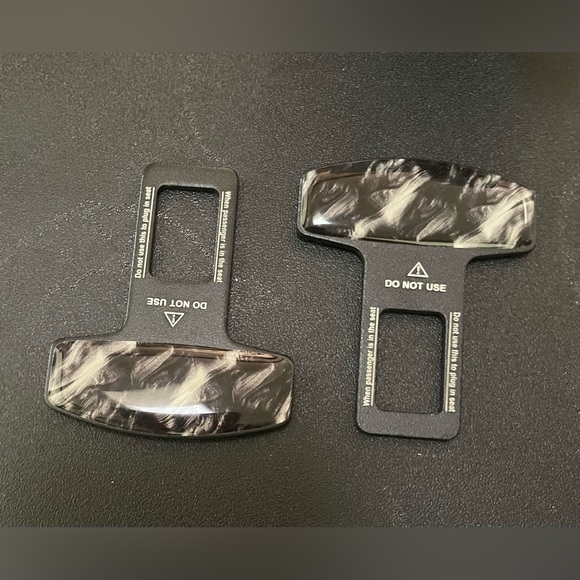 2 Pack Seat Belt Clips Universal Accessories for Driving - Picture 2 of 2